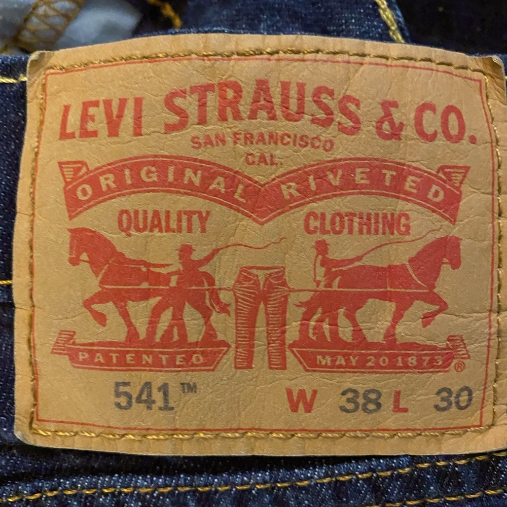 Men’s Levi’s barely worn. Straight leg, comfortable fit. 30” inseam.